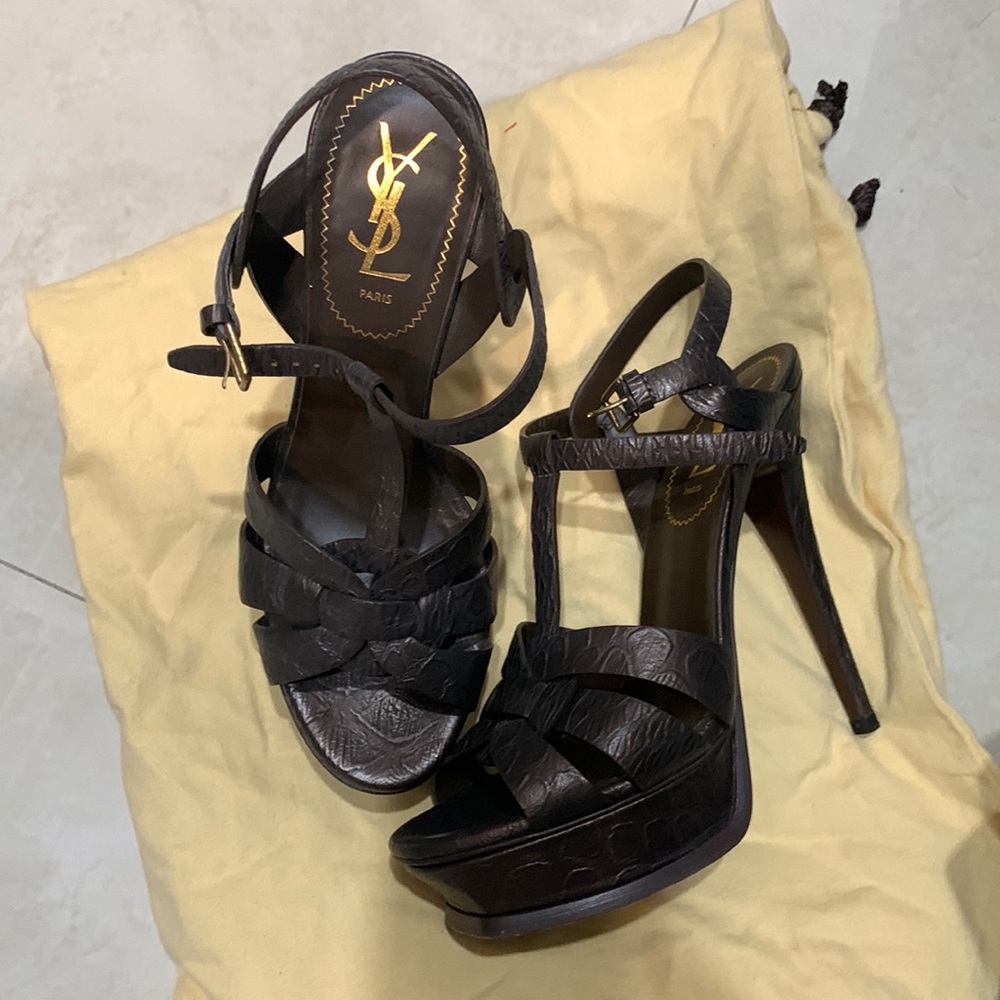 Beatifull and clasic sandals , like new